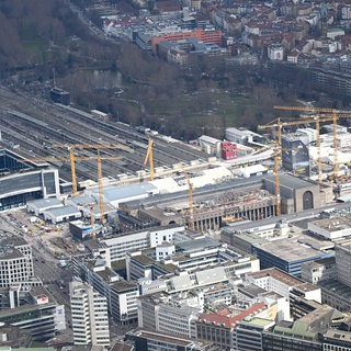 Die Großbaustelle Stuttgart 21 prägt das Stadtbild und führt dieses Jahr zu einer Rekordzahl an Zugausfällen.