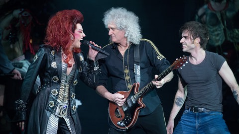 Premiere des Queen-Musicals "We Will Rock You" im Mehr! Theater in Hamburg auf der Bühne
