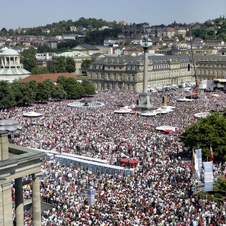 Bereits 2007 verfolgten zahlreiche VfB-Fans ein wichtiges Spiel auf dem Stuttgarter Schlossplatz. Es war das entscheidende Spiel gegen Cottbus vor der Meisterschaft. 