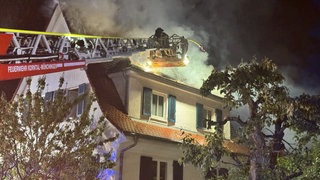 Einsatz der Feuerwehr in Korntal-Münchingen bei einem Dachstuhlbrand.