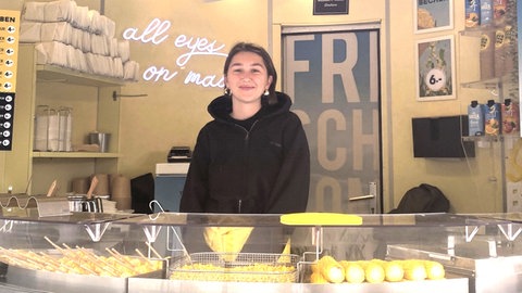 Arbeiten auf dem Stuttgarter Frühlingsfest - zum Beispiel am Mais-Stand.