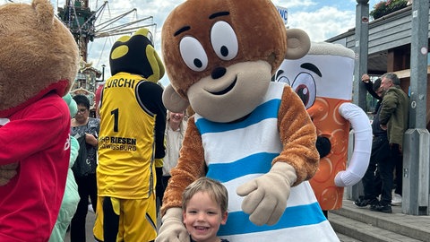 Marco, 45 wurde gerade von Annalisa, 20 und Elio, 4 von der Arbeit abgeholt und macht jetzt eine große Runde über den Wasen.