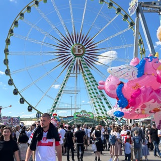 Viele Besucher genossen am Abschlusstag nochmal das Treiben auf dem Frühlingsfest Stuttgart.