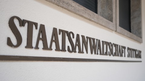 Schriftzug an der Staatsanwaltschaft Stuttgart: Die Ermittler haben Anklage gegen einen 33-Jährigen erhoben, der eine 25-Jährige aus Eifersucht erstochen haben soll. 