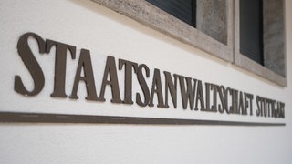 Schriftzug an der Staatsanwaltschaft Stuttgart: Die Ermittler haben Anklage gegen einen 33-Jährigen erhoben, der eine 25-Jährige aus Eifersucht erstochen haben soll. 