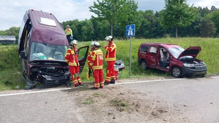 An der A8 Anschlussstelle Leonberg-West sind zwei Fahrzeuge zusammengestoßen. Bei dem Unfall wurden zehn Menschen verletzt. 