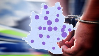 Karte mit exklusiven Daten der Stuttgarter Polizei, im Hintergrund Handschellen und ein Polizeifahrzeug