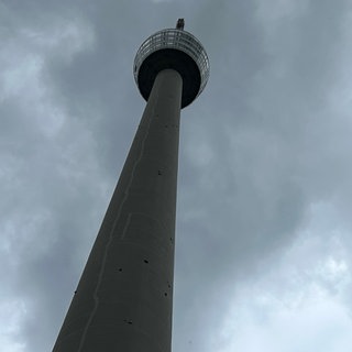 Wegen Rissen im Turm muss der Stuttgarter Fernsehturm saniert werden.