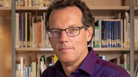 Jörn Birkmann ist Professor für Stadtentwicklung und Raumplanung an der Universität Stuttgart. Er forscht zu Hitze in der Stadt.