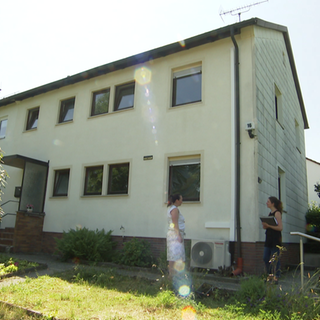 Die Doppelhaushälfte in Asperg. Mit der Luft-Luft-Wärmepumpe haben die Eigentümer eine pragmatische Lösung für ihre Teilsanierung gefunden. 