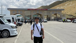 Serkan Eren, Gründer der Stuttgarter Hilfsorganisation STELP steht an der türkisch-iranischen Grenze