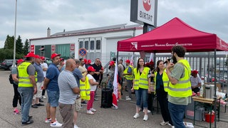 Warnstreik beim grossen Dönerhersteller Birtat in Murr, Landkreis Ludwigsburg, im Juli 2025.Birtat ist eine der größten Dönerfabriken Deutschlands und verkauft europaweit seine Spieß