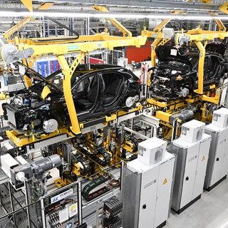 Automobilfertigung im Mercedes-Benz-Werk Rastatt (Archivbild).