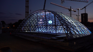 Das enthüllte, erste Eingangsportal des künftigen Hauptbahnhofs von Stuttgart21