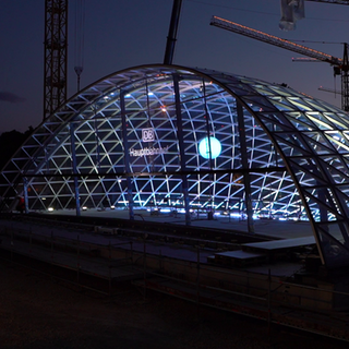 Das enthüllte, erste Eingangsportal des künftigen Hauptbahnhofs von Stuttgart21