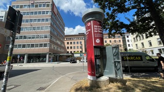 Weniger Funklöcher, mehr Bandbreite: Dafür soll die erste Litfaßsäule mit einem 5G-Sender in Stuttgart sorgen. 