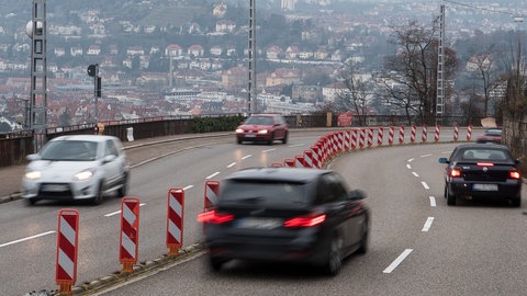 Hier ist immer dichter Verkehr: die Weinsteige - der obere Teil der B27 stadtauswärts in Stuttgart.