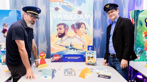 Das Spiel "Sky Team", erschienen beim Verlag Kosmos aus Stuttgart, hat vergangenes Jahr den Titel "Spiel des Jahres 2024" geholt.