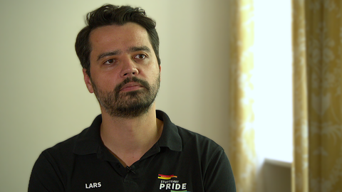 Lars Lindauer vom Orgateam der Stuttgarter Pride 2025. Der CSD in Stuttgart findet am Samstag, 26. Juli 2025 statt. 