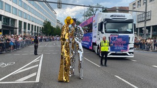 Queere Menschen feiern beim CSD Stuttgart 2025 und fordern mehr Rechte.