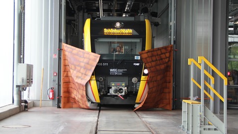 Der neue Triebwagen "Nexio" beim Start für die nun vollständig elektrifizierte Schönbuchbahn zwischen Böblingen und Dettenhausen. 