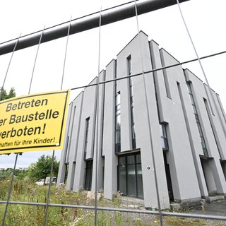 Der Neubau einer Moschee auf den Fildern. Im Streit um den Bau der Moschee hat der Gemeinderat der Stadt entschieden, dass der muslimische Verein das fast fertig gebaute Gebäude wieder abreißen muss.