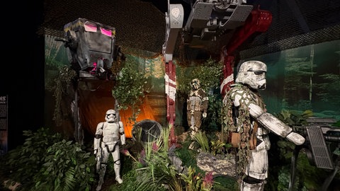 Raumschiffe, Darth Vader, Kostüme - die Star Wars Ausstellung in Stuttgart wurde von Fans für Fans gemacht.
