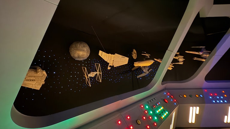 Raumschiffe, Darth Vader, Kostüme - die Star Wars Ausstellung in Stuttgart wurde von Fans für Fans gemacht.