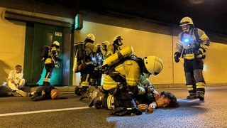 Bei der Übung der Feuerwehr und Rettungskräfte im Kappelbergtunnel gab es täuschend echte Verletzte.