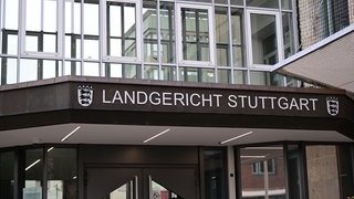 Das Landgericht in Stuttgart von außen. Ende August beginnt dort der Prozess gegen einen jungen Mann, der seine Ex-Freundin getötet und in den Neckar geworfen haben soll.