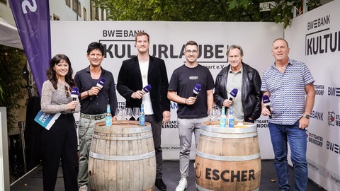 Am dritten Abend waren Dirigent Stefan R. Halder, Weinprinz Moritz Ocker, Sportfotograf Tom Weller und Schauspieler Helmut Zierl beim Weindorf-Treff.