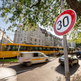 Schild mit Tempo 30