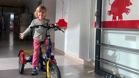 Über 80 Prozent an Krebs kann bei Kindern geheilt werden. Daran arbeiten auch die Ärztinnen im Olgahospital und Charlotte wurde von Leukämie geheilt.