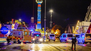Großeinsatz für die Polizei auf dem Cannstatter Wasen: In einem der Festzelte ist am Montagabend ein Streit zwischen Schaustellern ausgeartet.