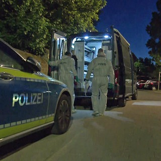 Beamte bei einer Spurensicherung (Archivbild)