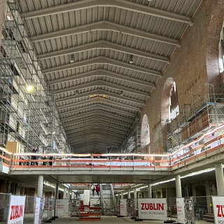 Im Inneren des frisch sanierten Bonatzbaus: Der altehrwürdige Hauptbahnhof Stuttgart wird im Rahmen von S21 modernisiert. Nun wurde Richtfest gefeiert.