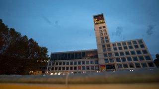 Das Rathaus in Stuttgart: Oberbürgermeister Frank Nopper (CDU) hat einen bundesweiten Brandbrief der Landeshauptstädte an Bundeskanzler Friedrich Merz (CDU) initiiert. Sei fordern eine Neuordnung der kommunalen Finanzen. 