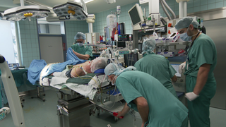 Ärzte bei einer OP am Klinikum Esslingen