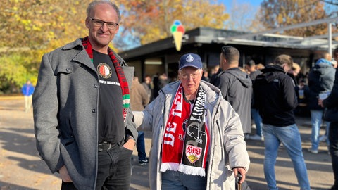 Rob und Petra aus den Niederlanden sind in Stuttgart und freuen sich auf das Spiel in der MHP Arena.