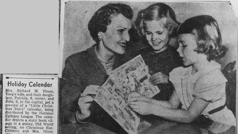 Zeitungsausschnitt: Familie Nixon mit einem Nostalgie-Adventskalender (Archivbild)