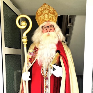 Wolfgang Kimmig-Liebe aus Stuttgart ist seit 40 Jahren als Nikolaus unterwegs.