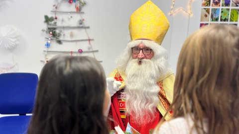 Wolfgang Kimmig-Liebe aus Stuttgart ist seit 40 Jahren auf der ganzen Welt als Nikolaus unterwegs.