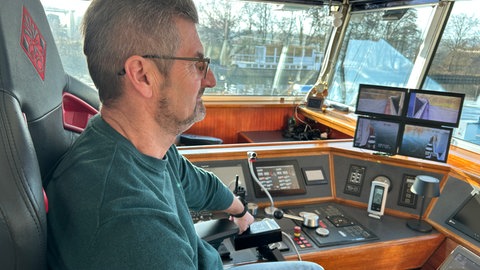 Kapitän Norbert Heller stammt aus einer Familie von Binnenschiffern. Jetzt ist ist er das letzte Mal mit Kohle gefahren.