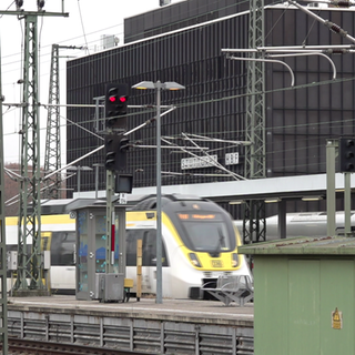 Das Stellwerk am Stuttgarter Hauptbahnhof muss länger in Betrieb bleiben, als zunächst angenommen.