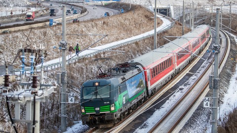 Der Regionalexpress 200 (ehemals IRE 200) zwischen Wendlingen und Ulm. Eigentlich könnte er durch die S21-Absage länger fahren. Die Frage ist: Darf er überhaupt länger fahren? (Archivbild)