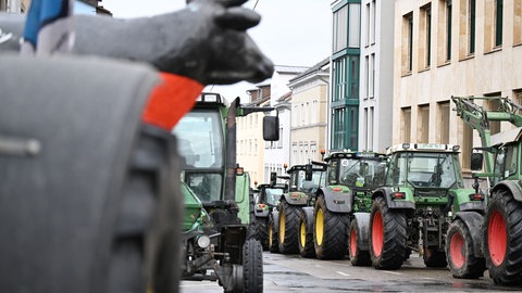Traktoren vor Ministerium