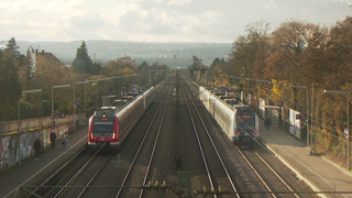 S-Bahnen an der Haltestelle Sommerrain - trotz der Verschiebung von Stuttgart 21 kommt es zu zahlreichen Baustellen und Sperrungen in den nächsten Monaten.