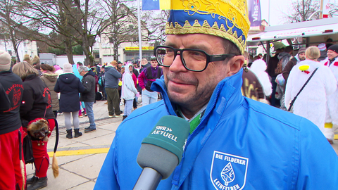 Markus Schumann, Präsident der "Filderer", dankt allen Mithelfenden für die Unterstützung beim Narrensprung. 