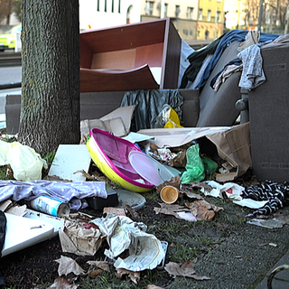 illegaler Müll in der Nähe des Hauptbahnhofs in Stuttgart