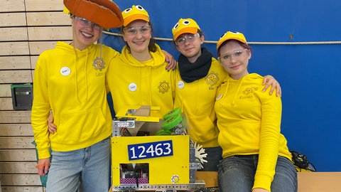 Leonie, Tilda, Ella und Kseniia - vier technikbegeisterte Neuntklässlerinnen aus Stuttgart